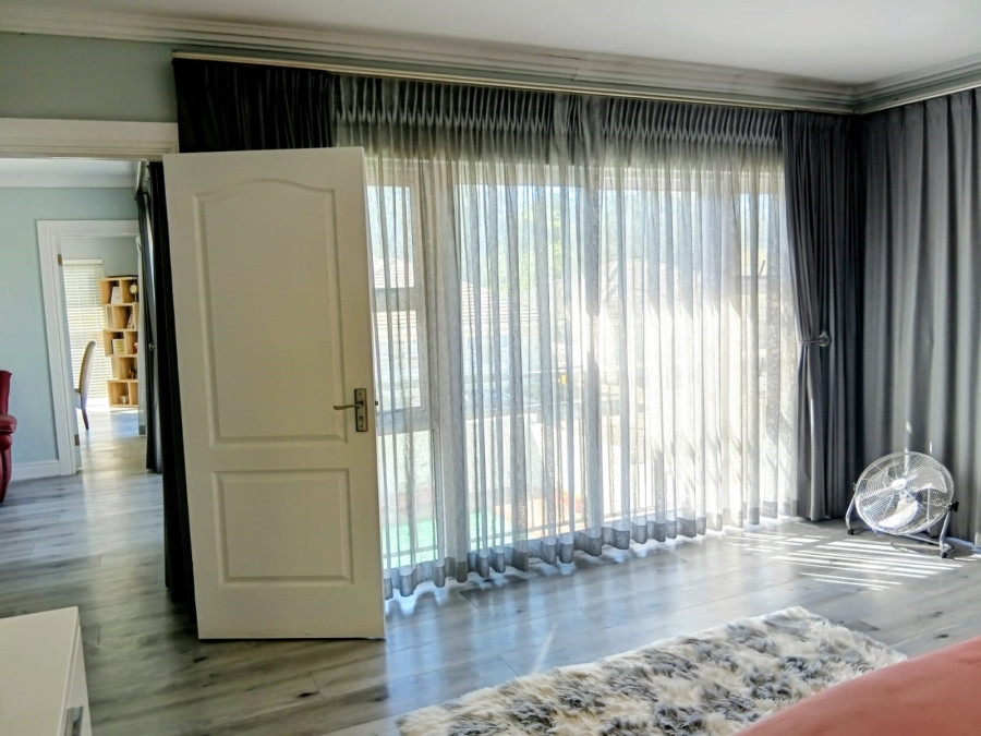 5 Bedroom Property for Sale in Beacon Bay Eastern Cape